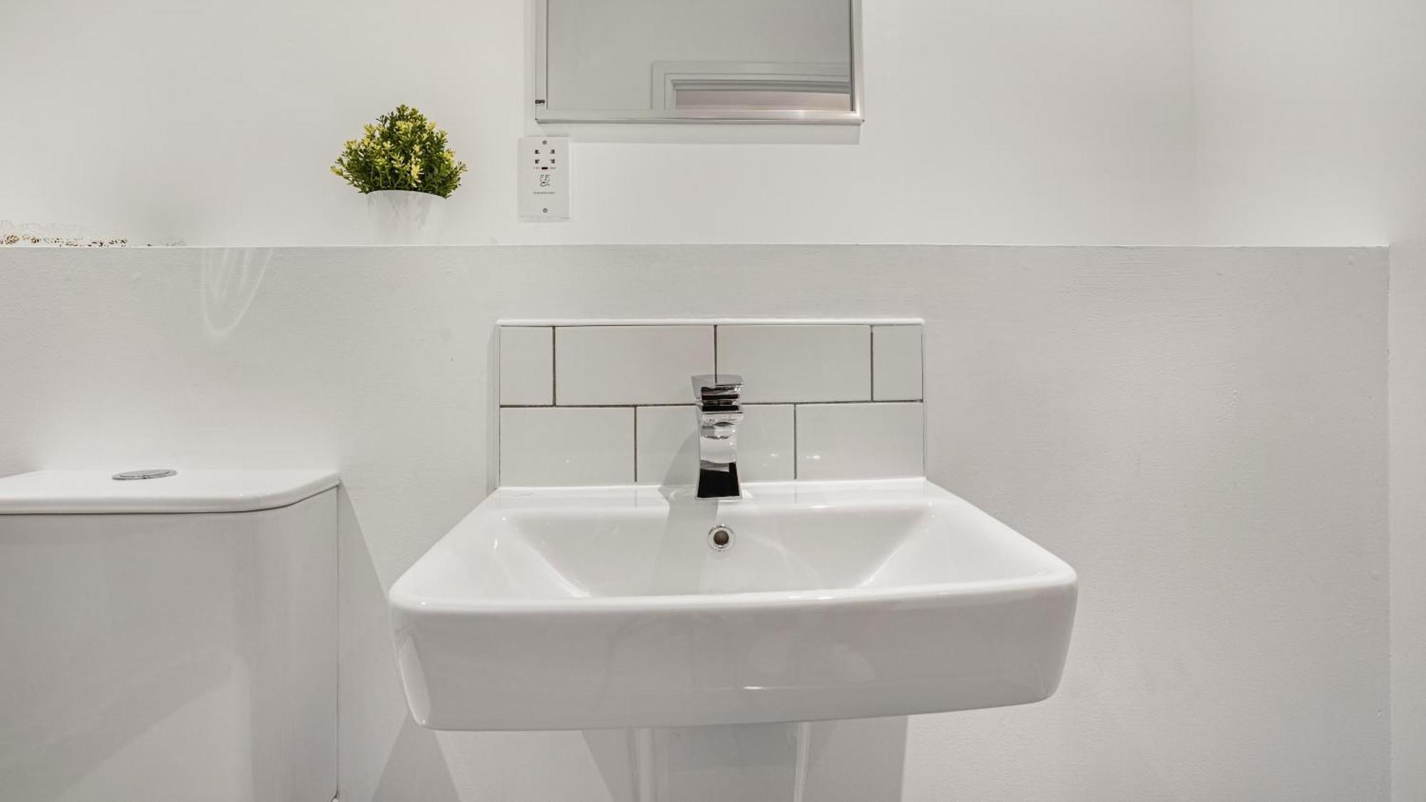 Oceanic Bliss- 2 Bed 2 Bath Free Park Netflix Apartment *