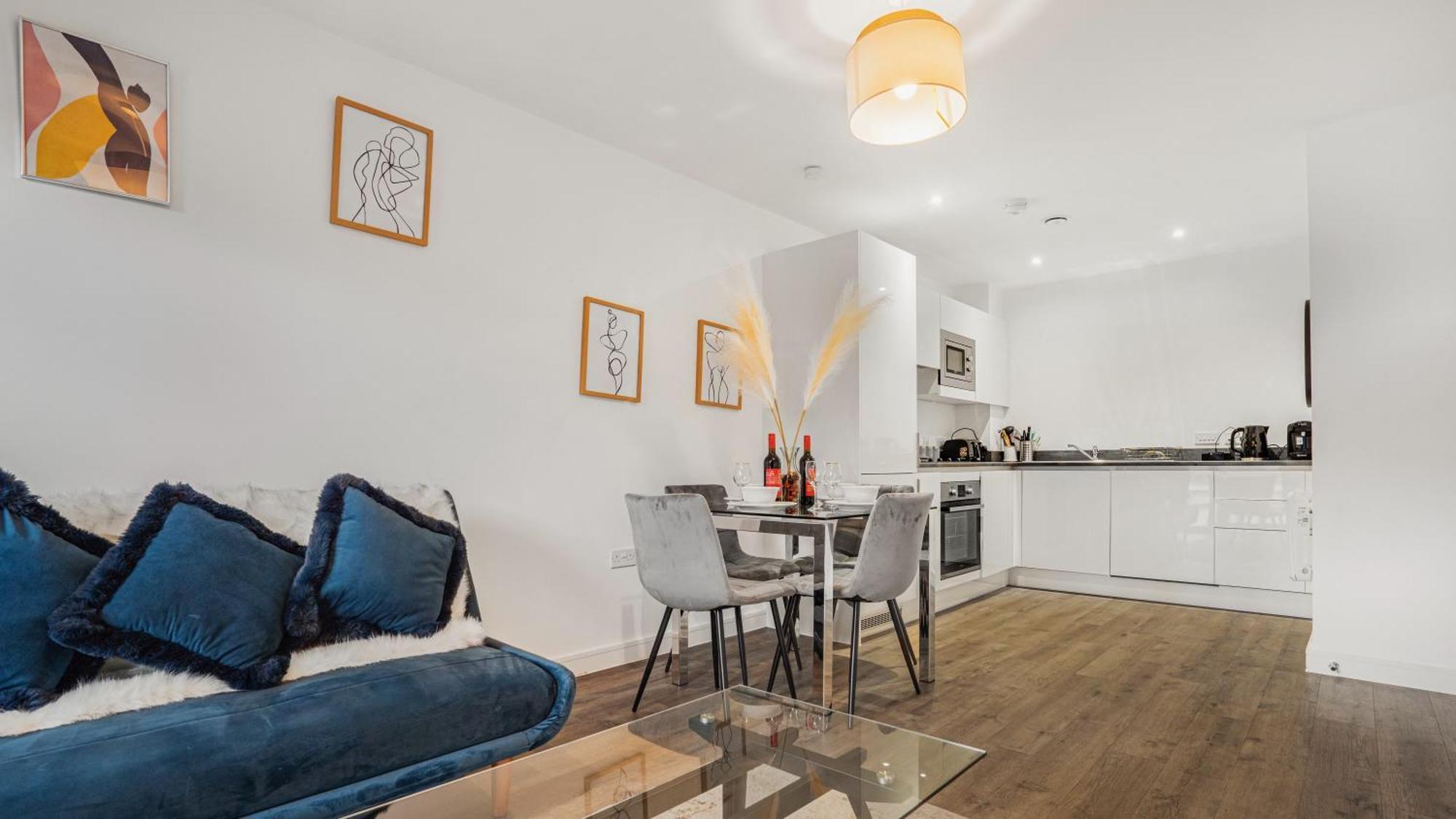 Oceanic Bliss- 2 Bed 2 Bath Free Park Netflix Apartment Birmingham